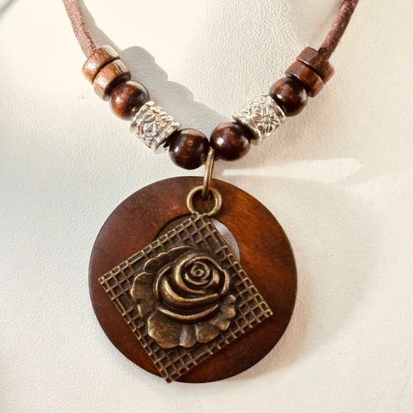 Wood Ring Pendant w/Rose Charm & Small Wood & Silver Tone Beads - Picture 3 of 10